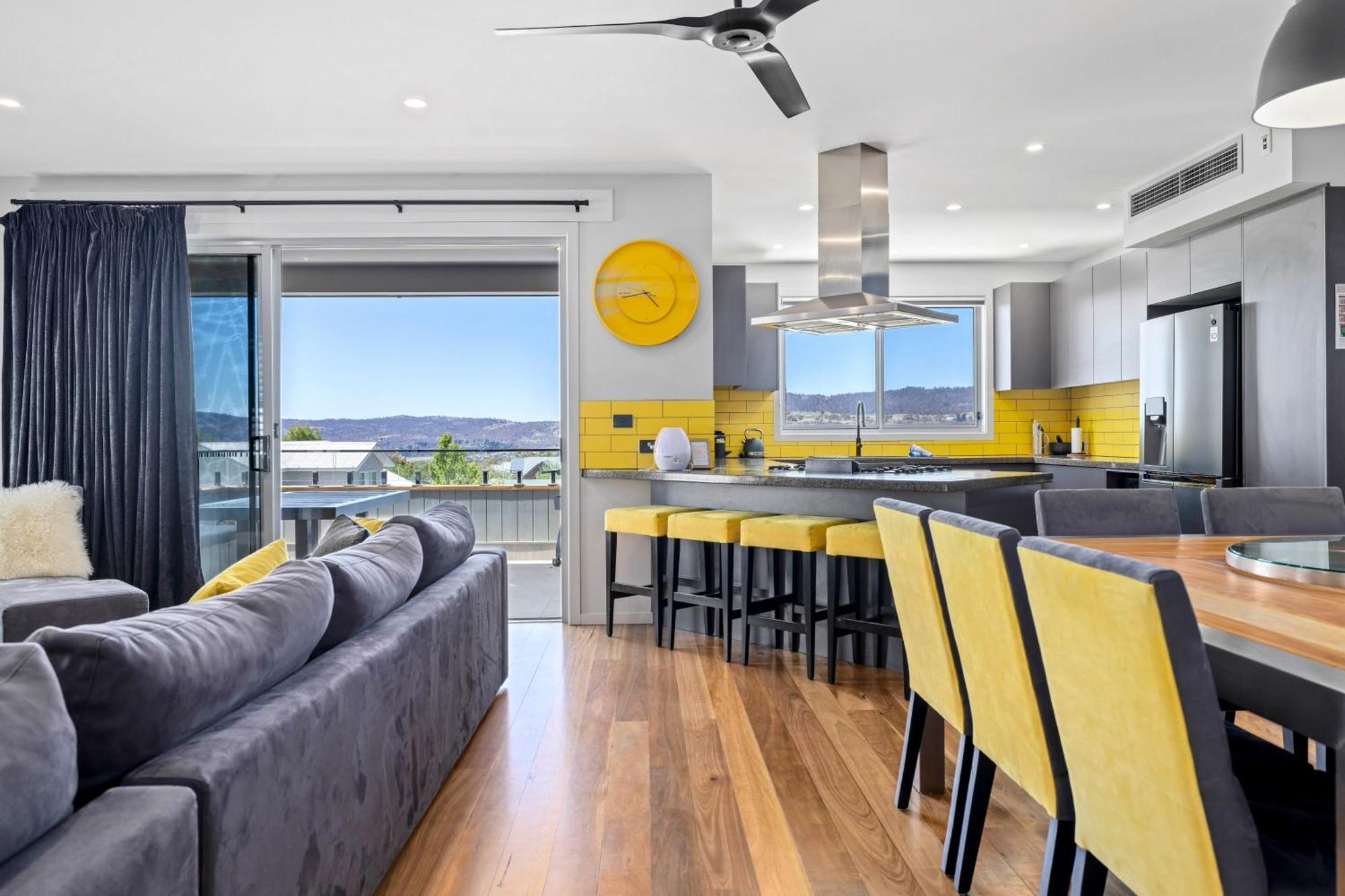 Jindy Snowy Mountains Retreat