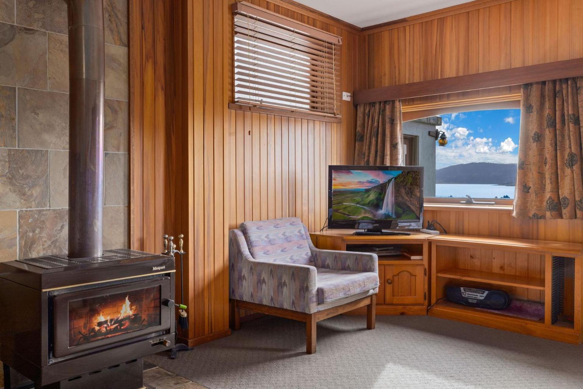 Elvira * Jindabyne
