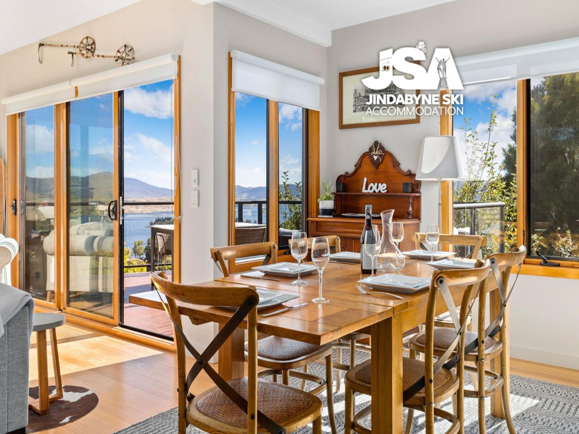Snowy Mountains Townhouse Holiday home Jindabyne
