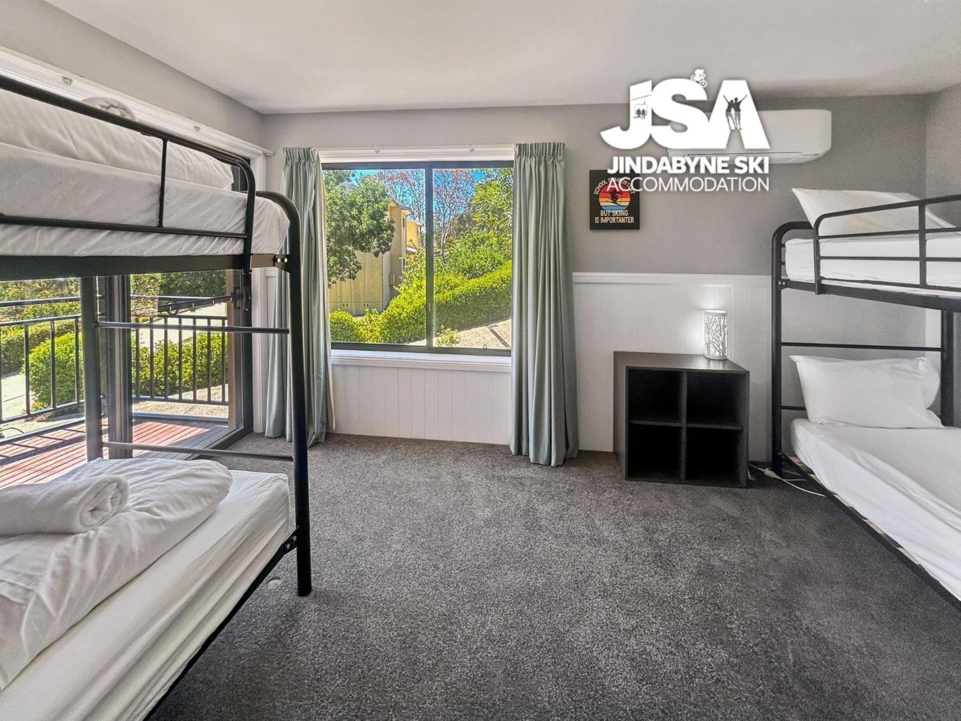 Dromaius 7 * Jindabyne