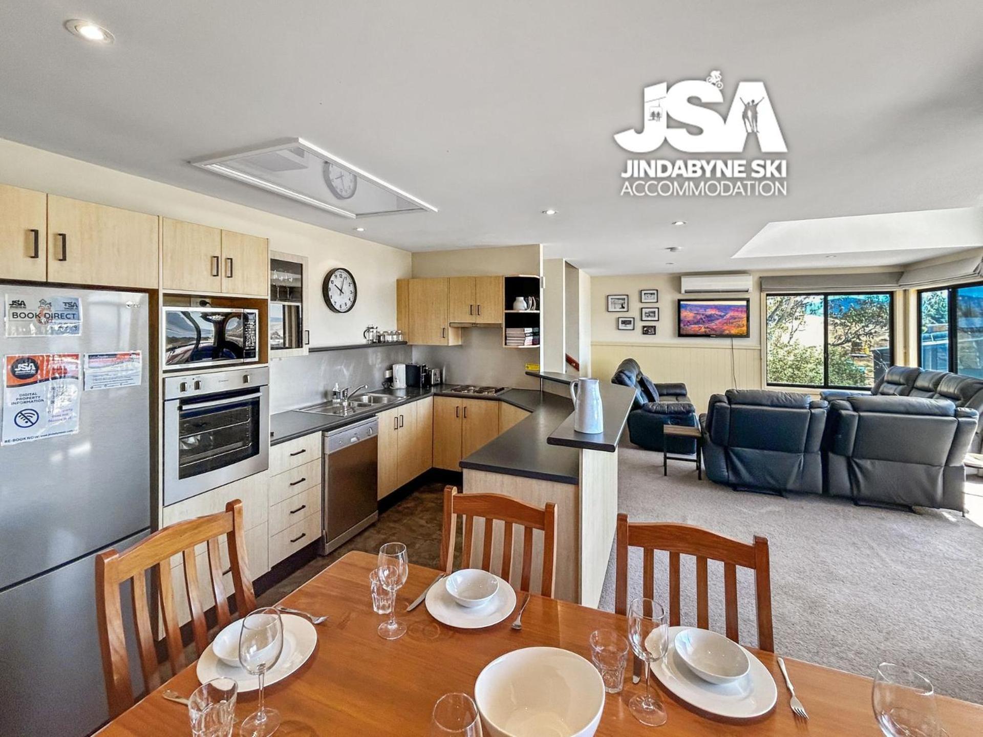 Dromaius 6 Jindabyne