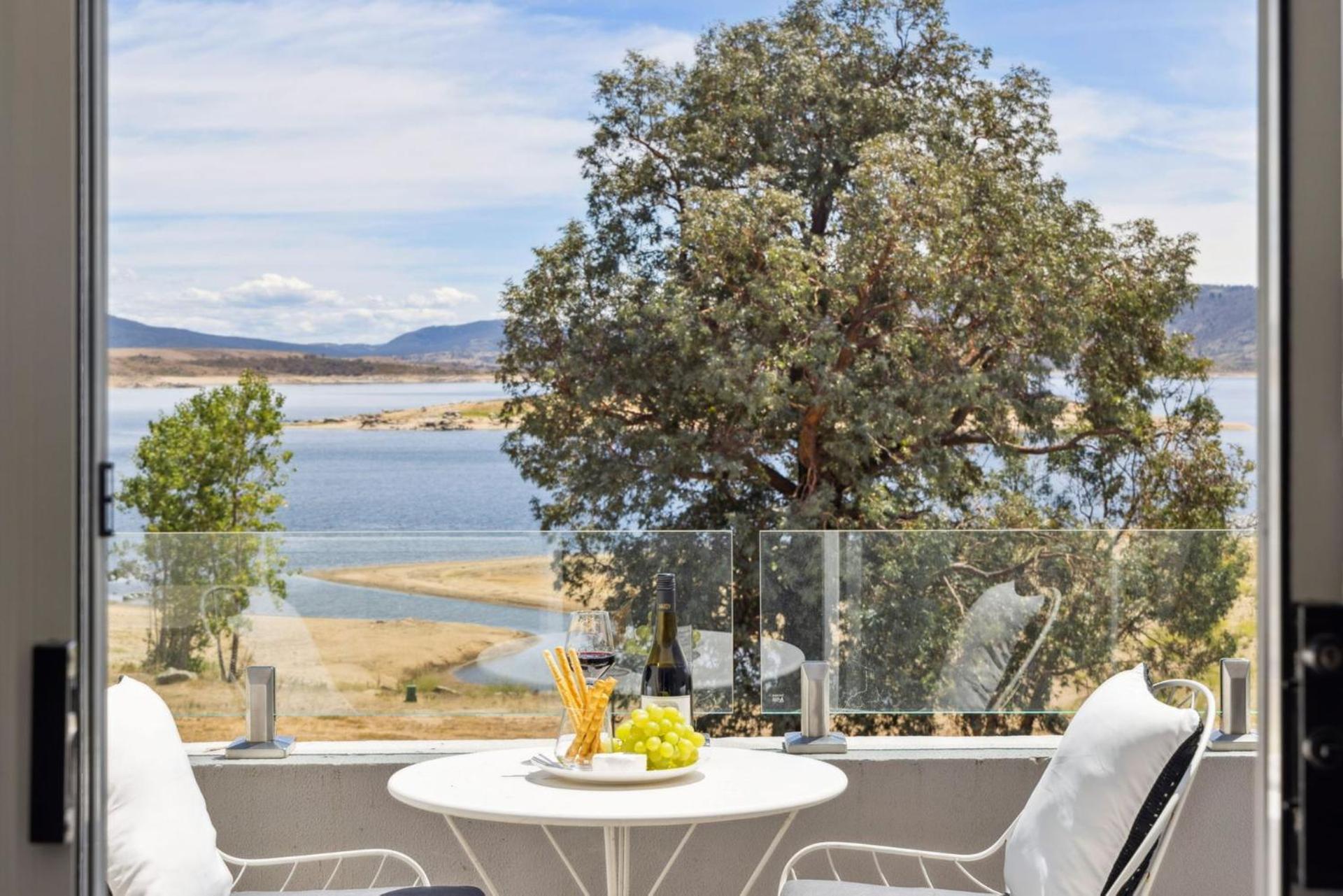 Horizons 410 * Jindabyne