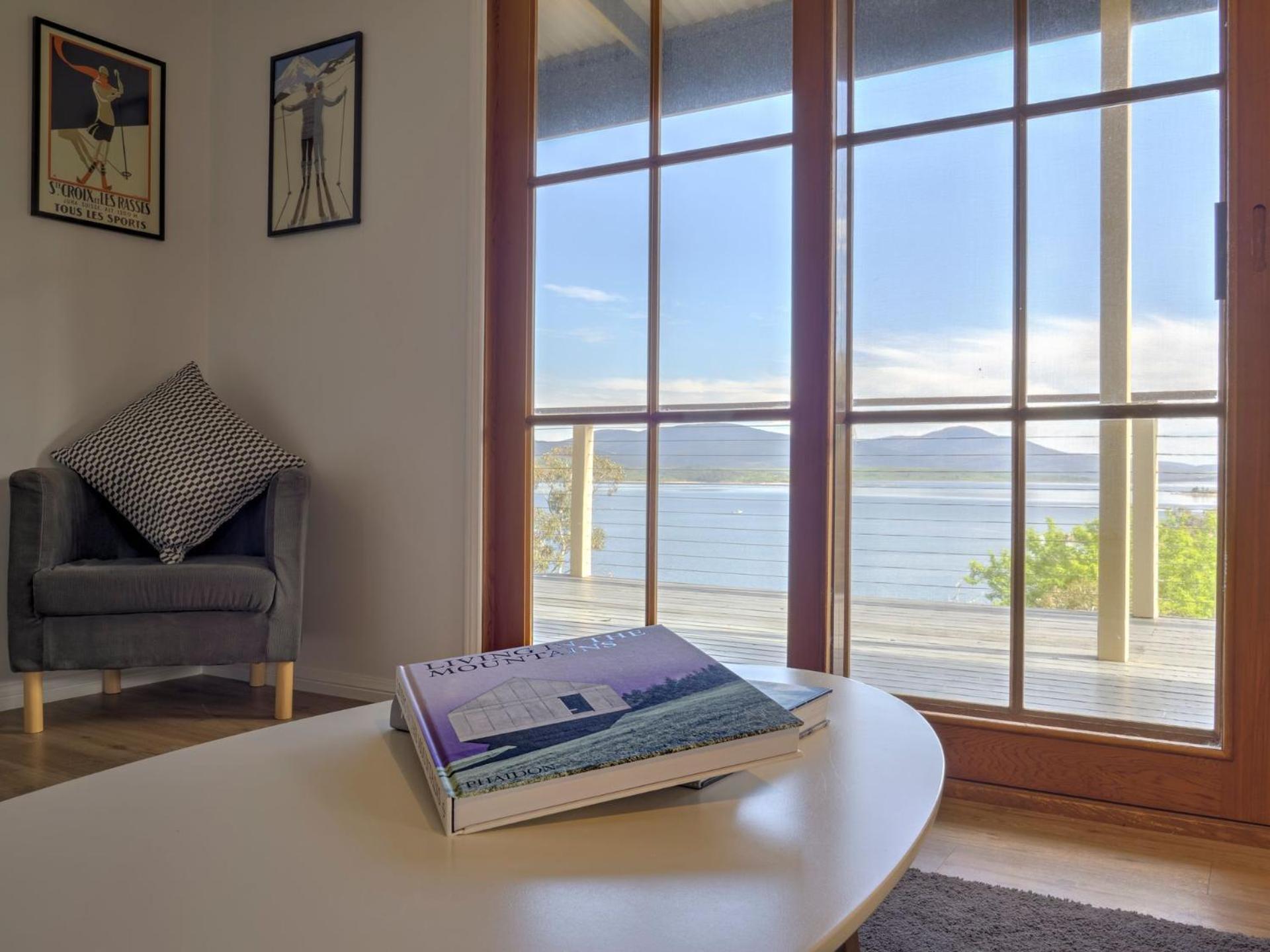 Tulong Lakescape Holiday home