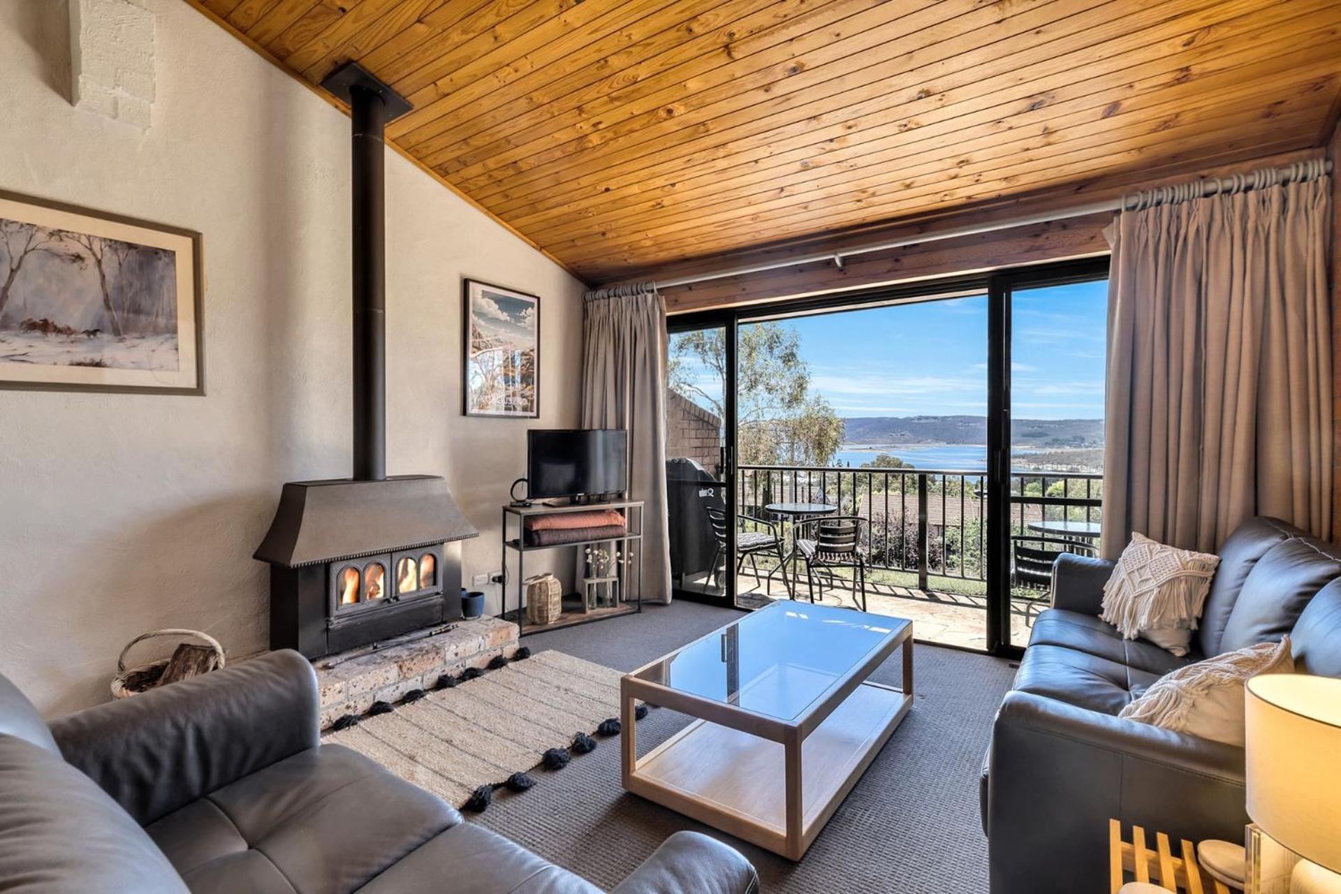 Holiday home Snowbird 1 - Charming 2br Townhouse L Views L Air-con L Off-street Parking Jindabyne