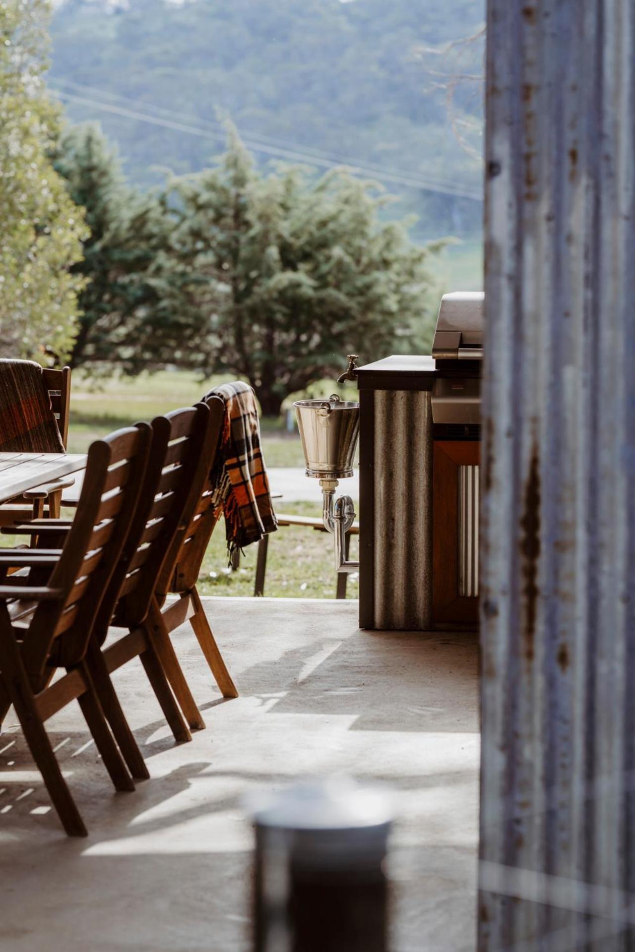Hamilton House - Snowy Mountain Luxury Villa