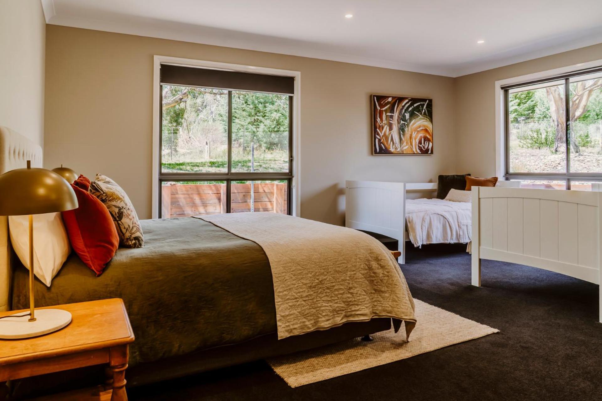 Hamilton House - Snowy Mountain Luxury Jindabyne