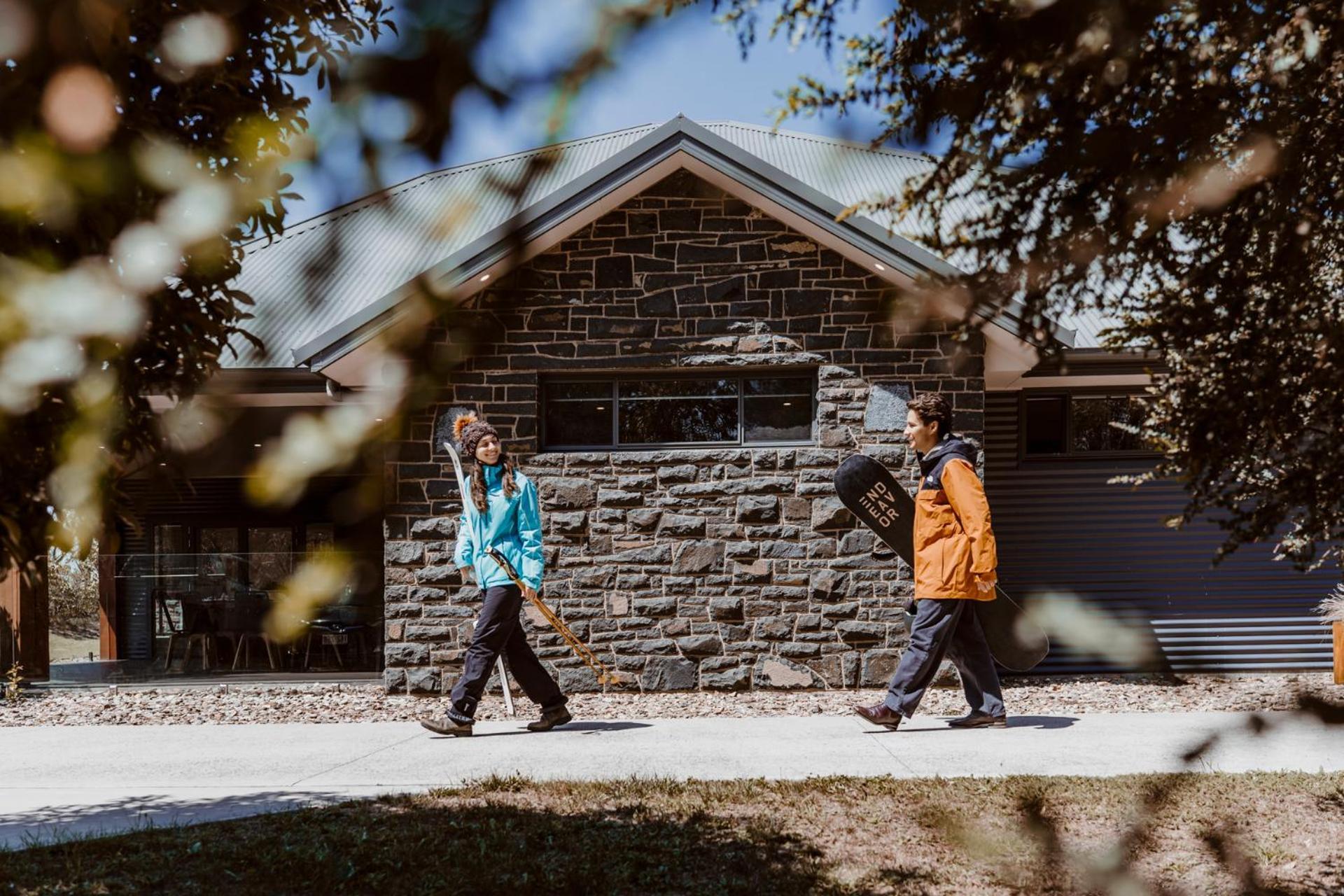 Hamilton House - Snowy Mountain Luxury Jindabyne