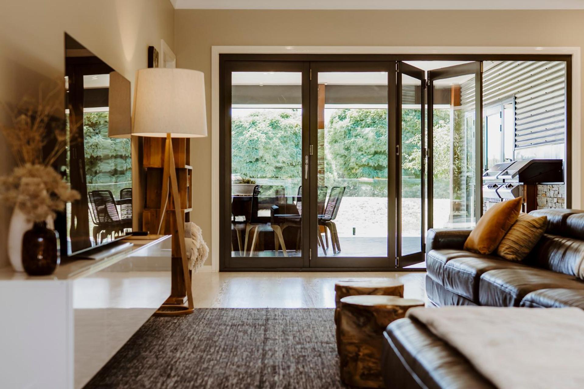 Hamilton House - Snowy Mountain Luxury *