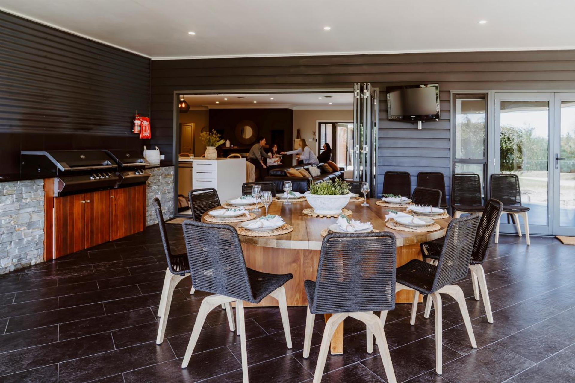 Hamilton House - Snowy Mountain Luxury Villa *