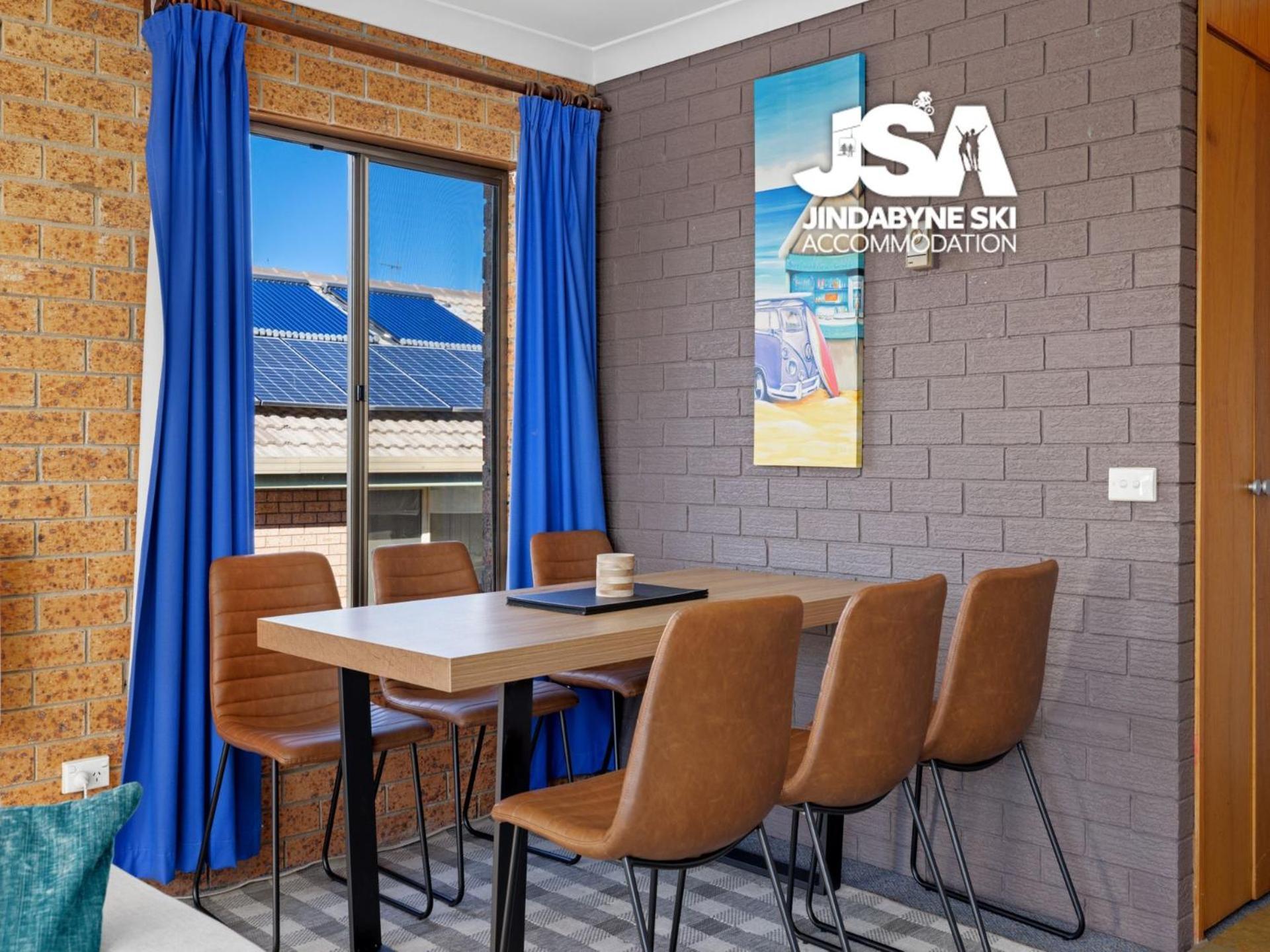 Bluegums 3 - 2 Bedroom Sleeps 6 With Great Views *