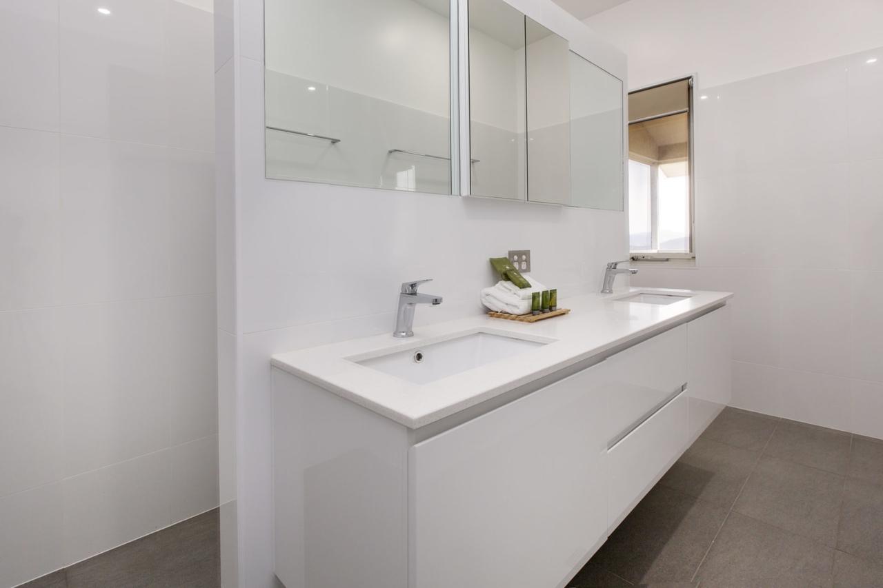 Holiday home Manna Tree Farm - Modern 3br House On 100 Acres L Mountain Views L Wifi L Bbq L Wood Fire Jindabyne