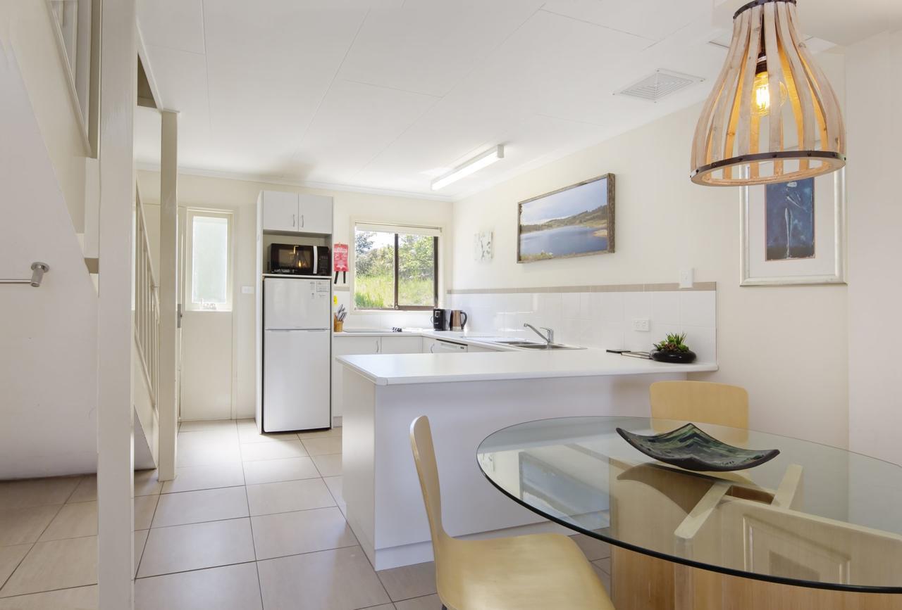 Lakeside Townhouse - 2br Modern Townhouse L Views L Balcony L Walking Distance To Town * Jindabyne