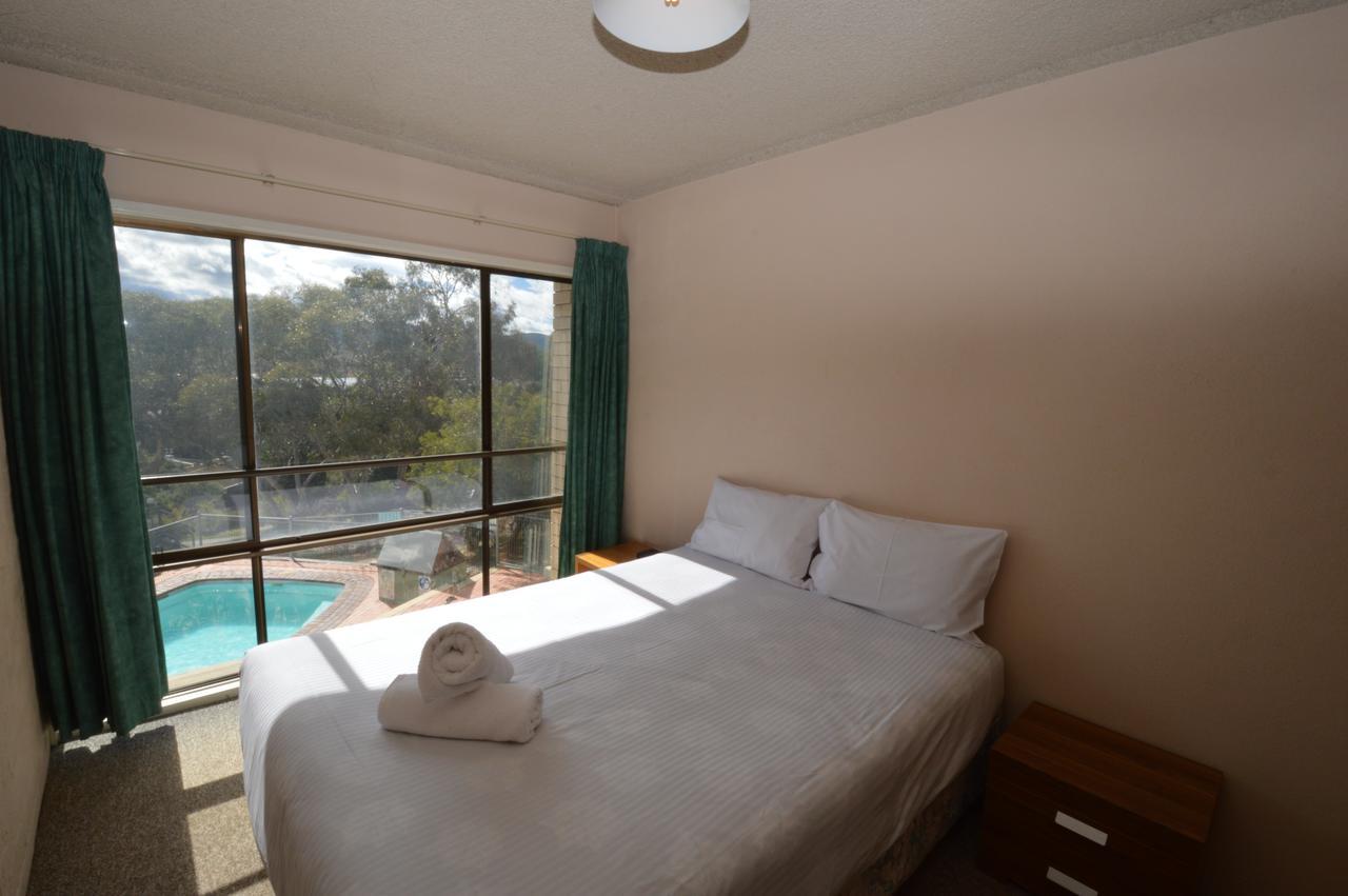 Mountain View, Kirwan 47 Apartment