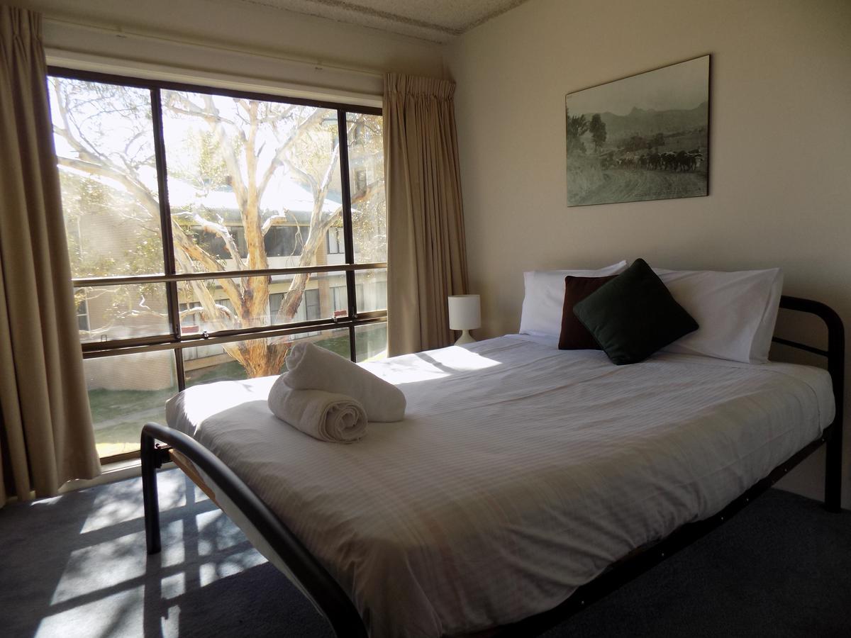 Mountain View, Kirwan 27