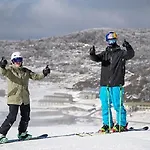 Torino 6 - Lake Jindabyne & Snowy Mountain Views