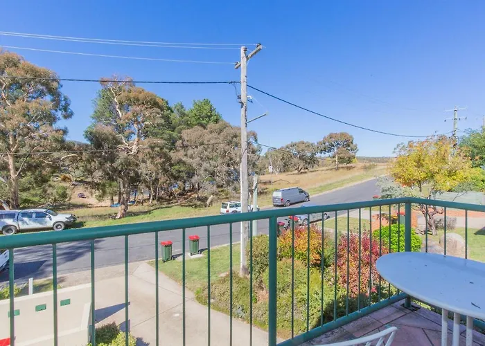 Cobb And Co 3 39 Cobbon Cres