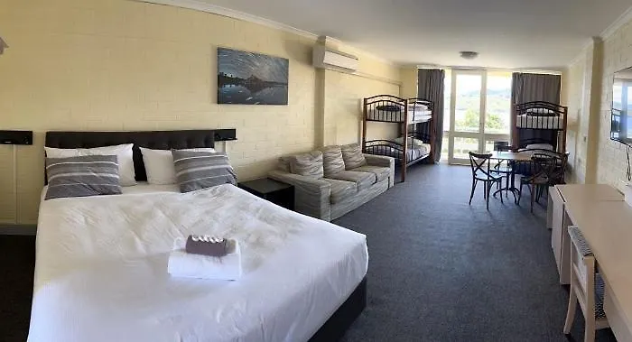 Lake Jindabyne Hotel