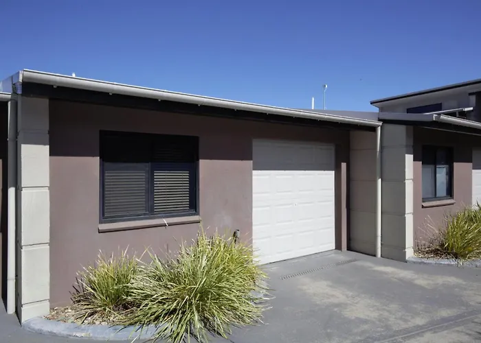Khione 5 23 Kirwan Close