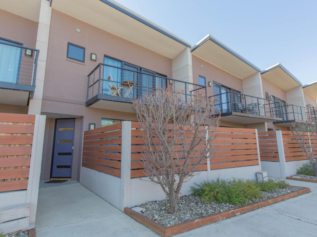 Khione 5 23 Kirwan Close Holiday home