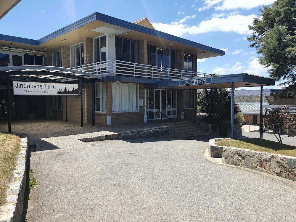Lake Jindabyne Hotel