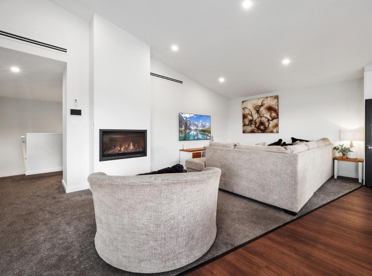 Holiday home Luxury 5 Bedroom - Sentinel - Snowy Mountains - *