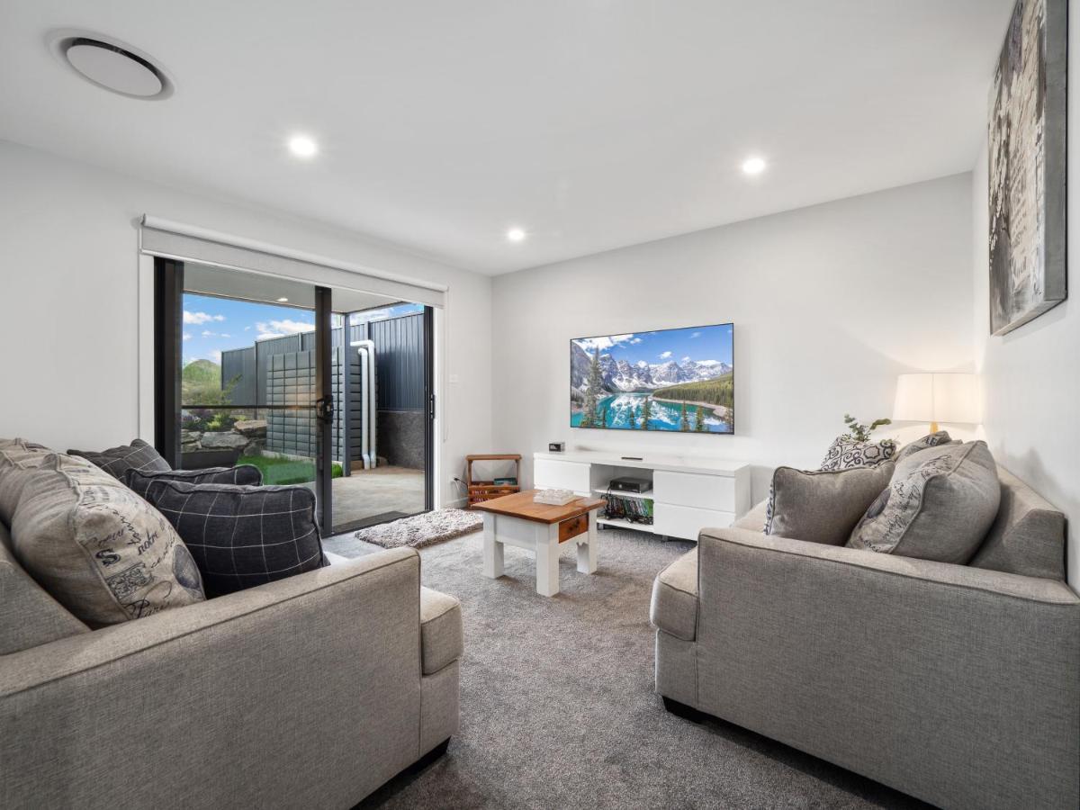 Holiday home Luxury 5 Bedroom - Sentinel - Snowy Mountains - *