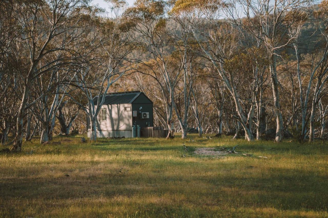 Big Yard Escapes - Two Off-grid Tiny On The Mowamba River Jindabyne
