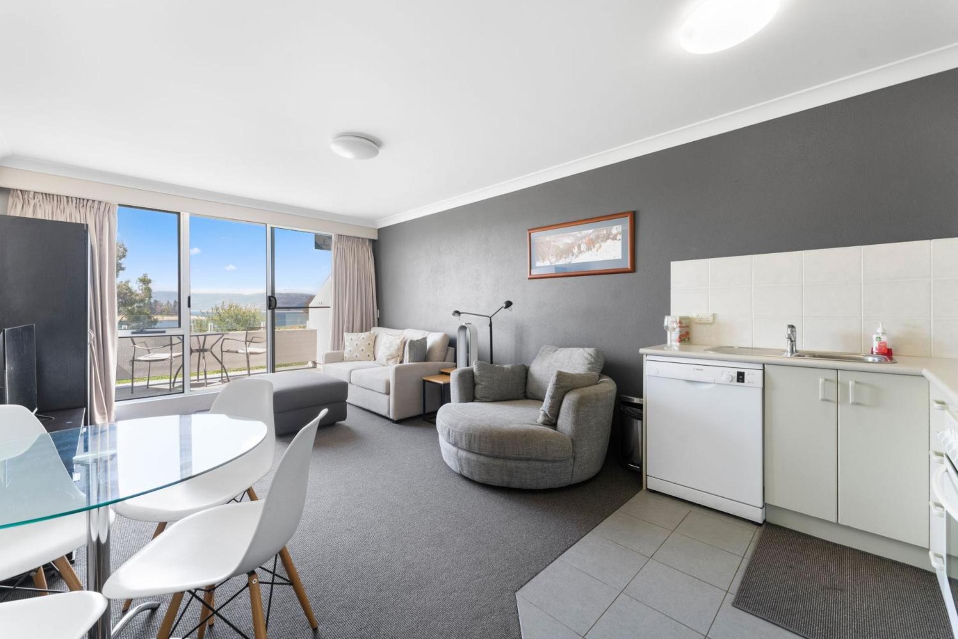 Horizons 414 * Jindabyne