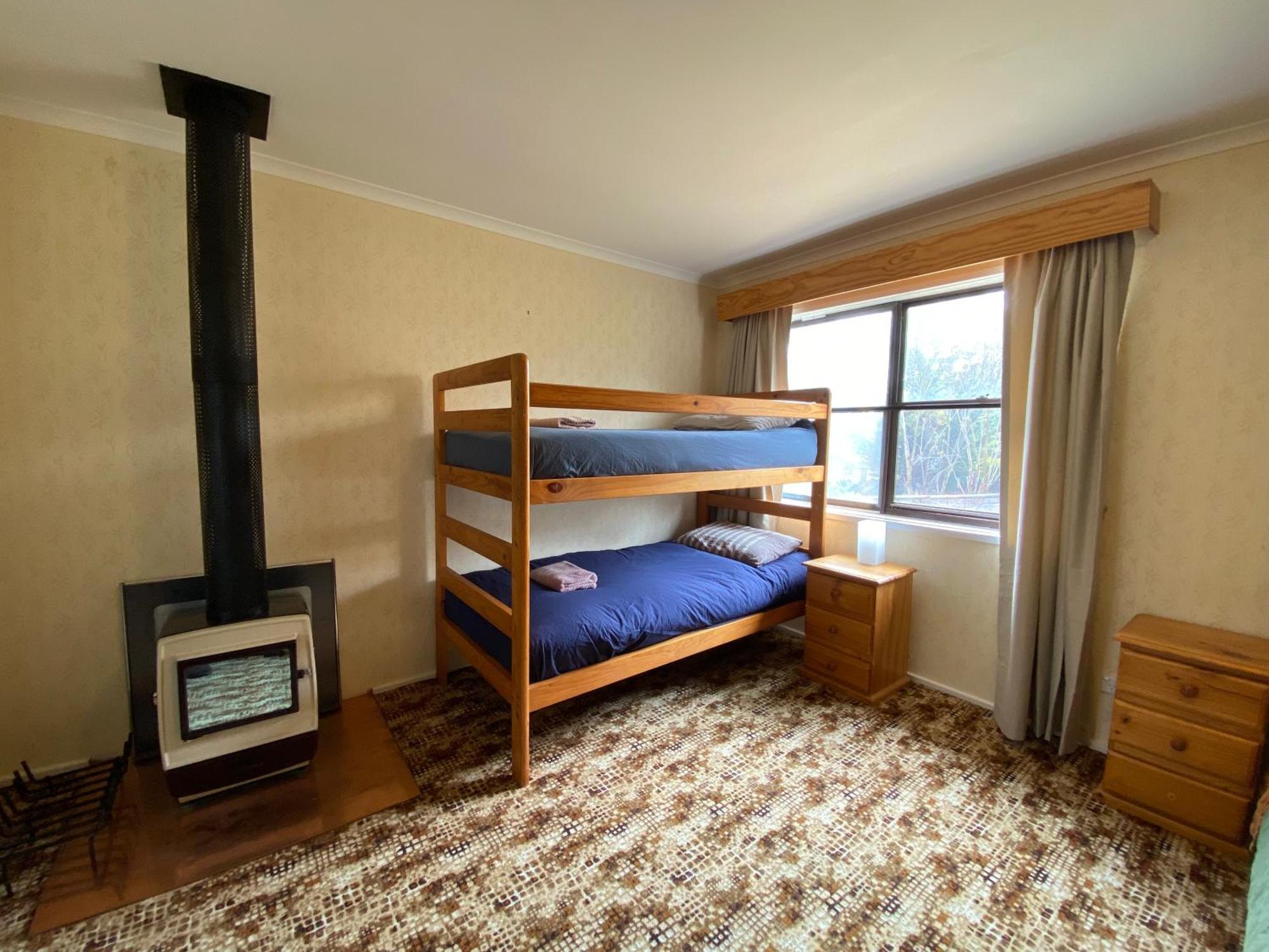 The Vintage Flat - Retro Charm In Tyrolean Village Guest house Jindabyne