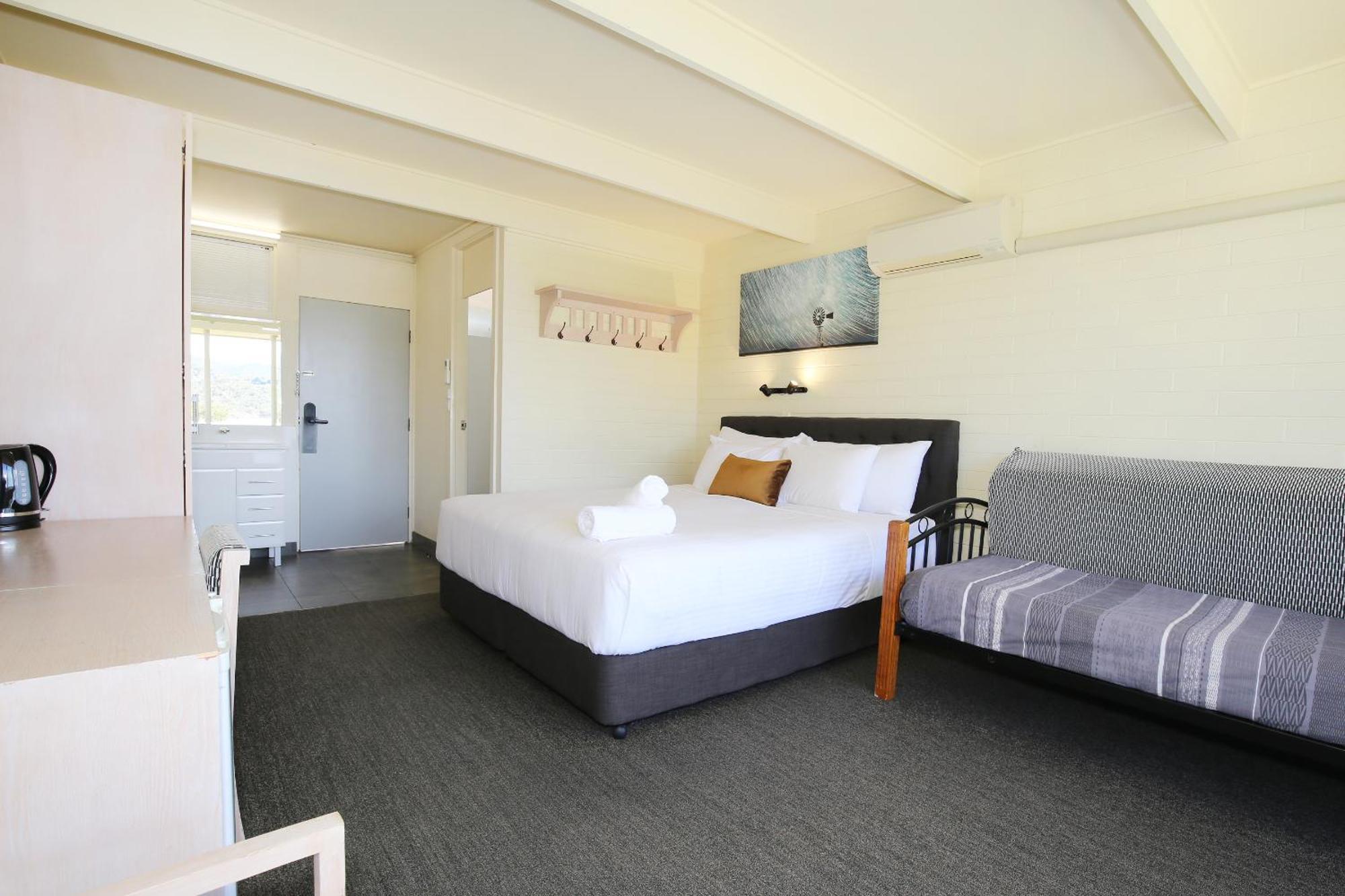 Lake Jindabyne Hotel 3*