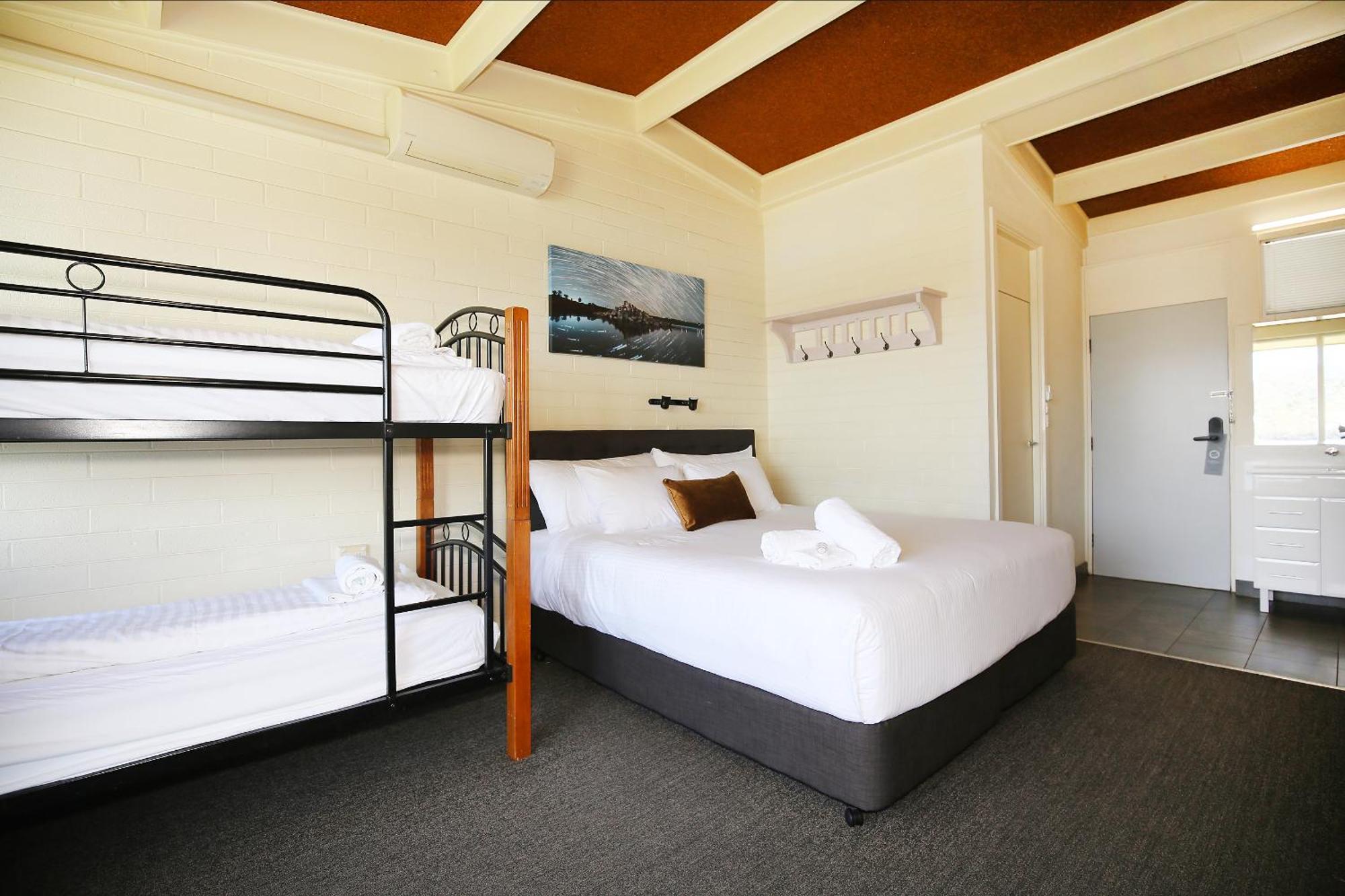 Lake Jindabyne Hotel 3*