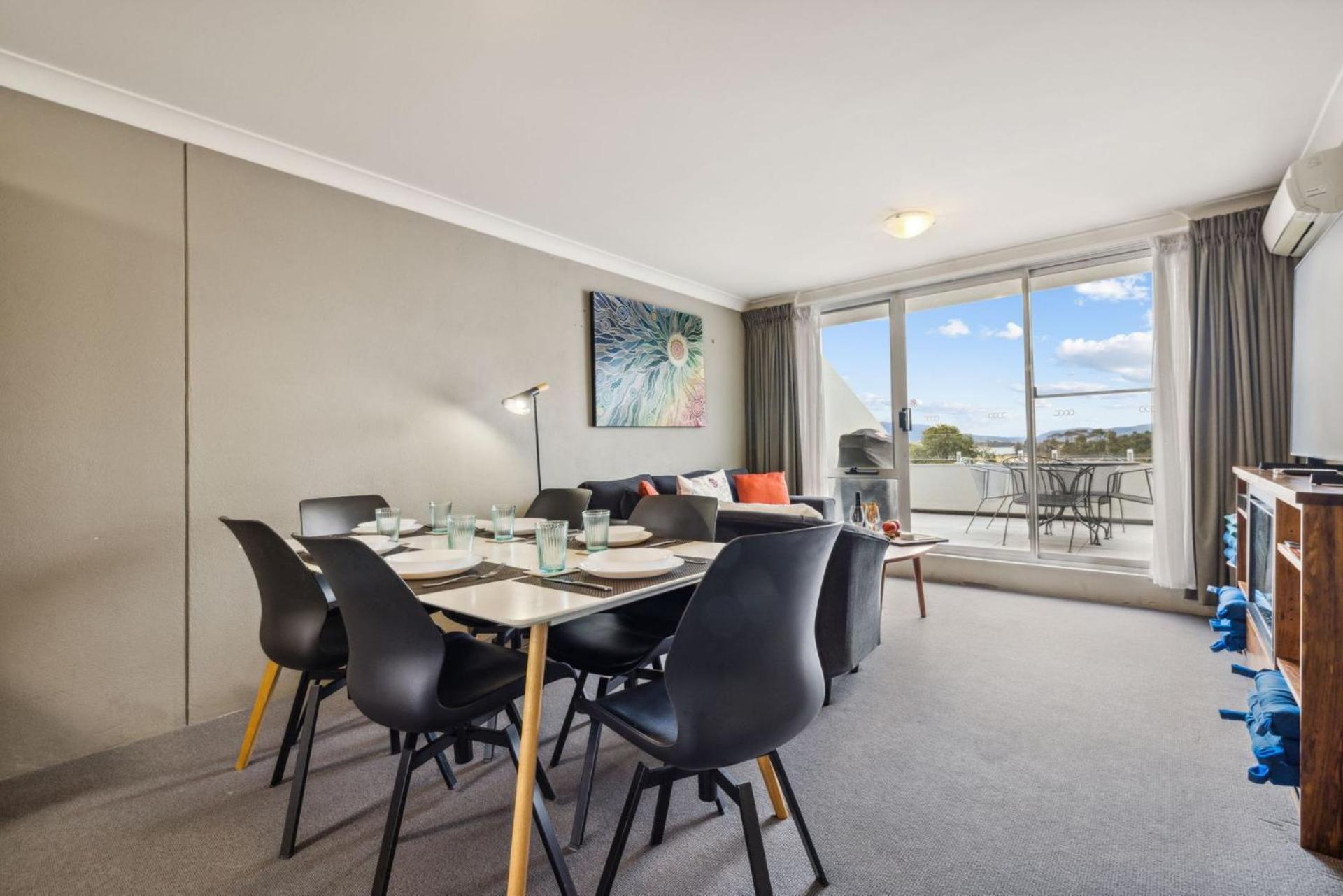 Apartment Horizons 111