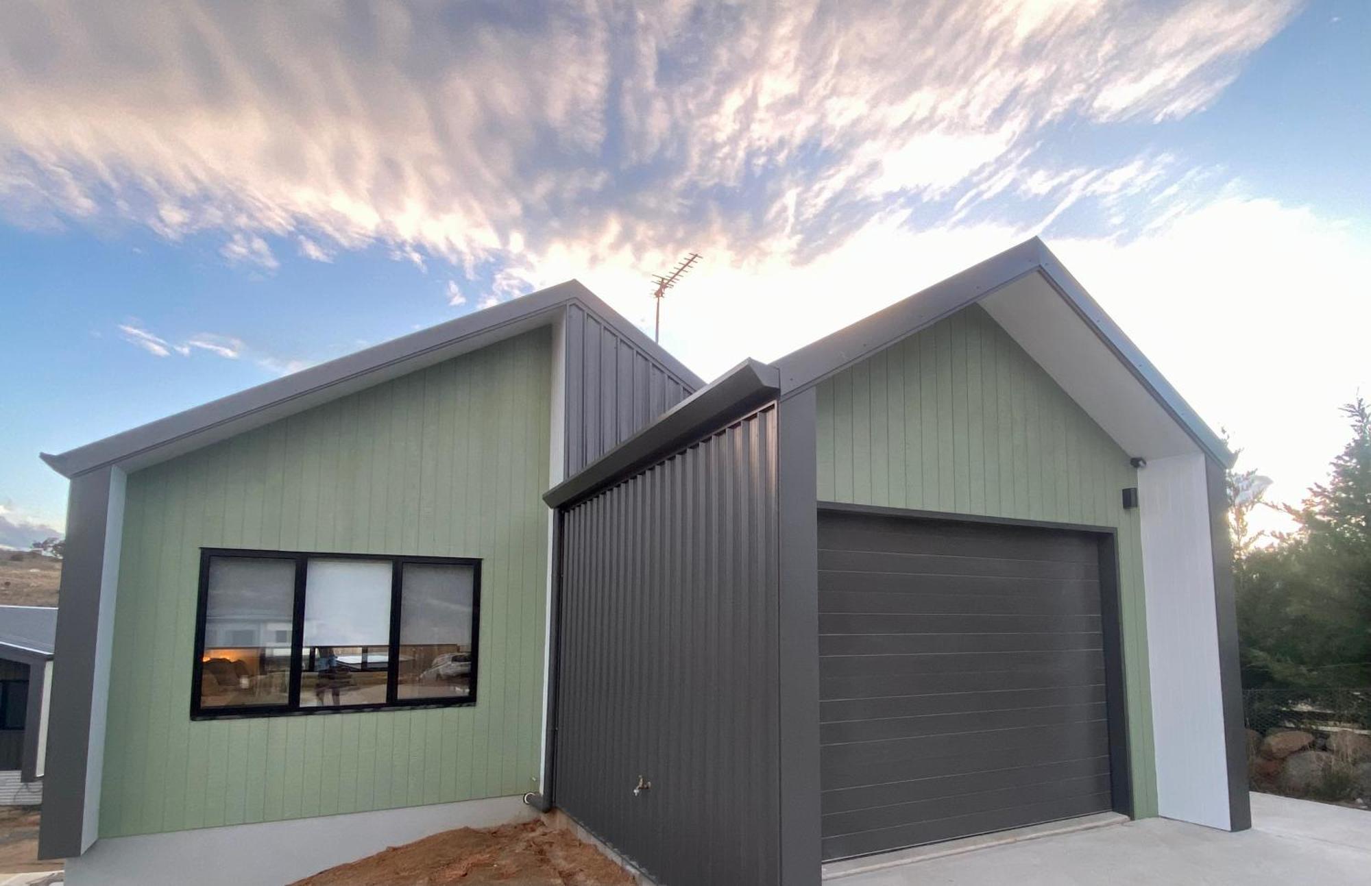 Holiday home House 2, Modern 3 Bedroom Home, & Mountain Views With Fireplace