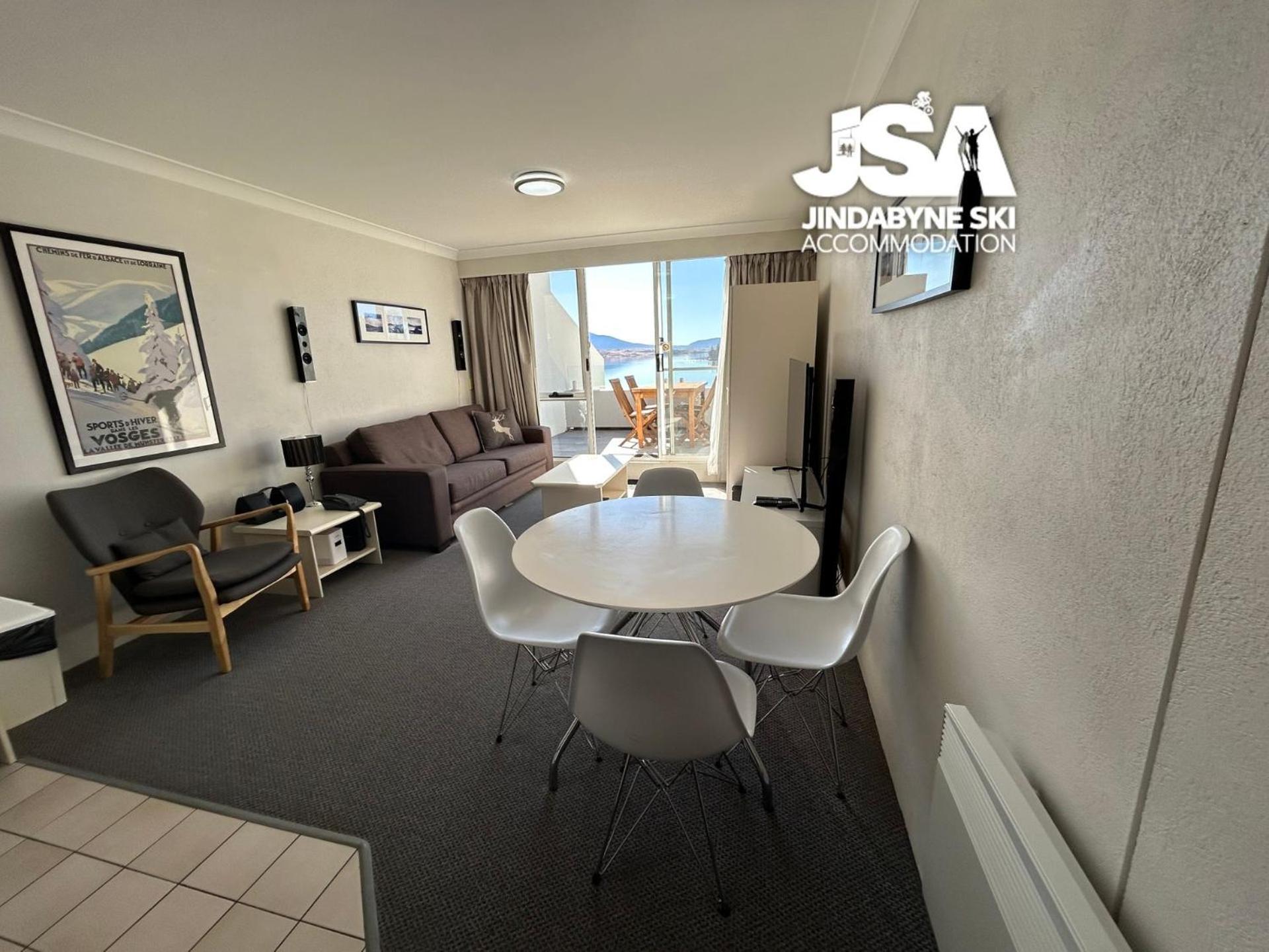 Apartment Horizons 317 *