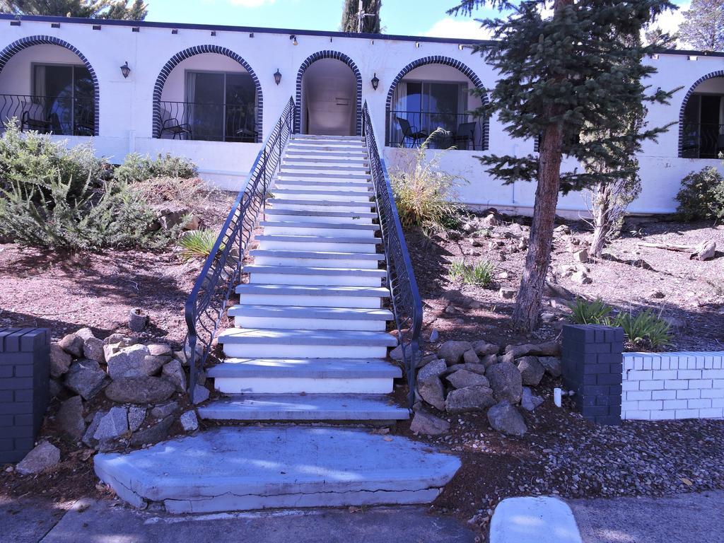 Siesta Motel