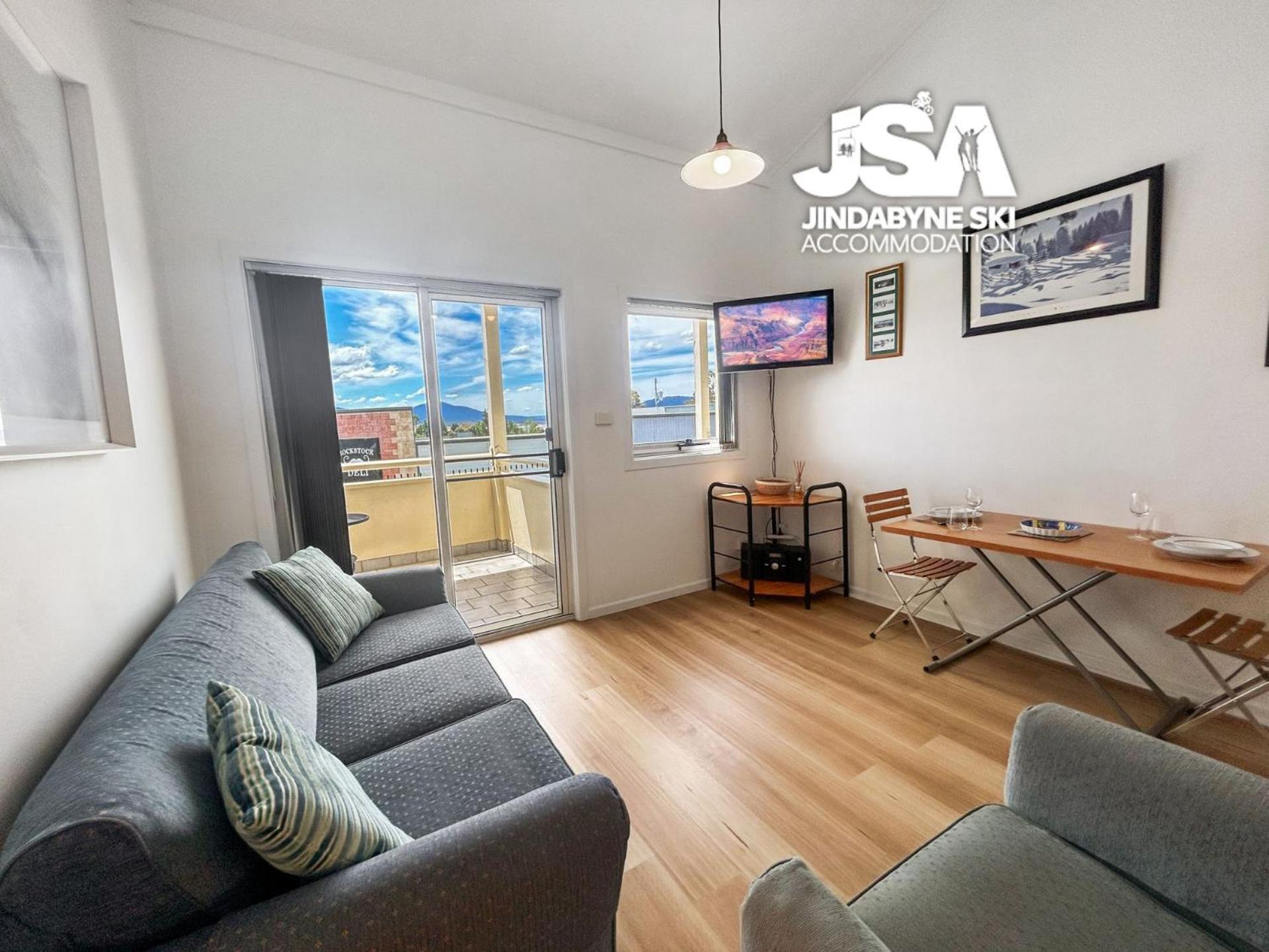 Razorback 3 * Jindabyne